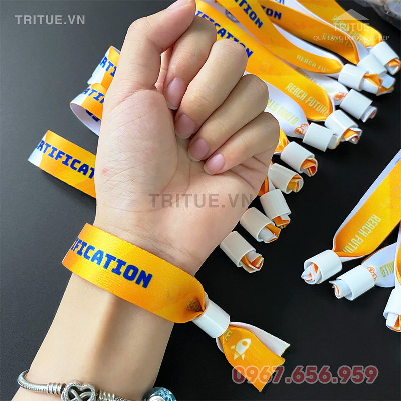 in vòng đeo tay bằng vải sự kiện