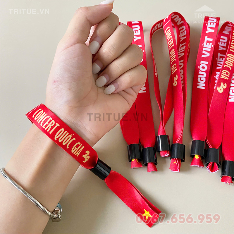 in vòng tay vải sự kiện concert